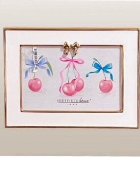 🆕- Sheffield Home- Gold Bow & Enamel
4 x 6 Picture Frame